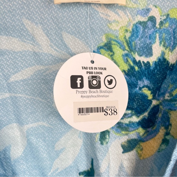 Illa Illa Blue floral flutter top/deep-V wrap front-Medium-NWT - Picture 7 of 11